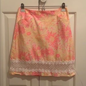 Gently used Lilly Pulitzer skirt women’s size 4
